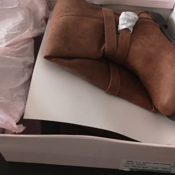 Women's Boots - Picture 3 of 4